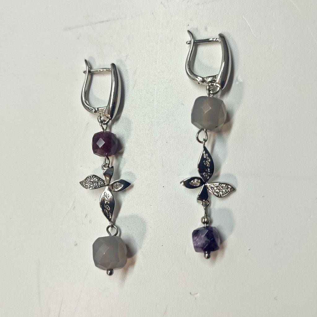 Цветы и камни