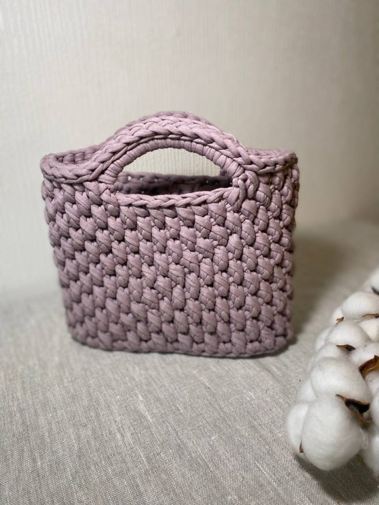 Сумочка женская из трикотажной пряжи