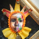 Брошь ручной работы «Маска венецианская Арлекин»