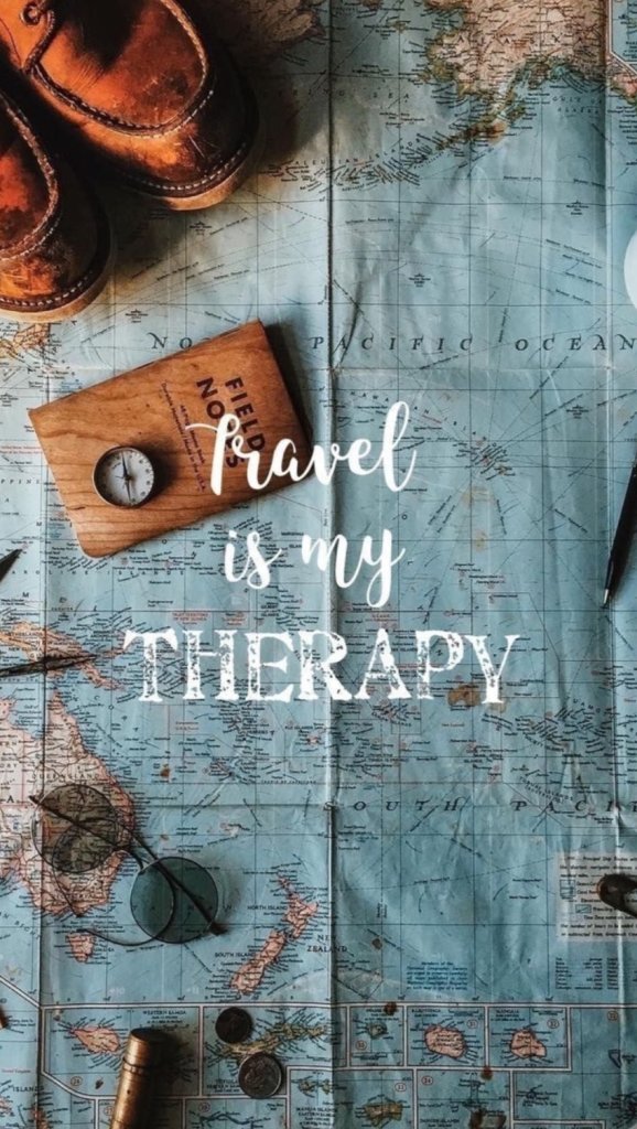 Винтажный Брелок «Travel is my Therapy»