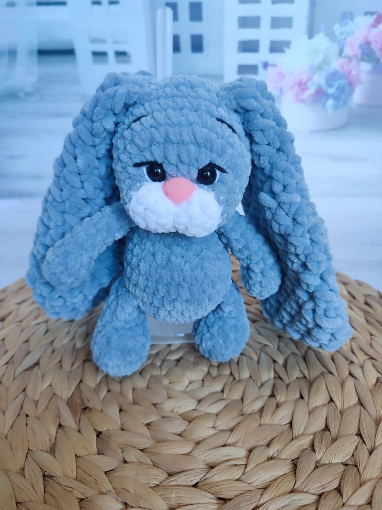 Зайка вязаный