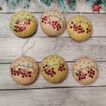 Шарик на елку с рябиной