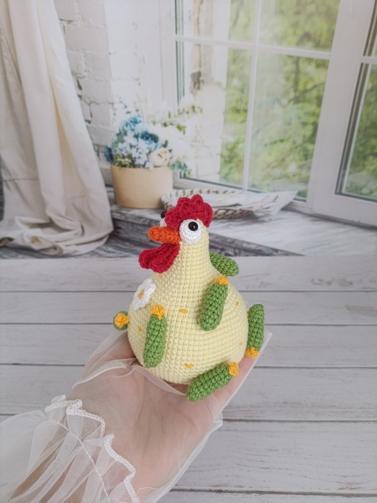 Сувенир вязаный «Курочка огуречная — Несушка счастья»