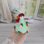 Сувенир вязаный «Курочка морковная — Несушка счастья»