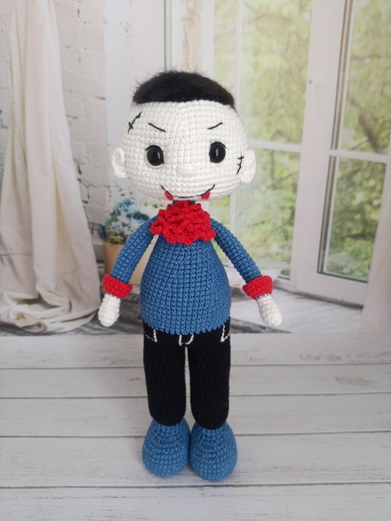 Кукла вязаная интерьерная «Вампирчик»