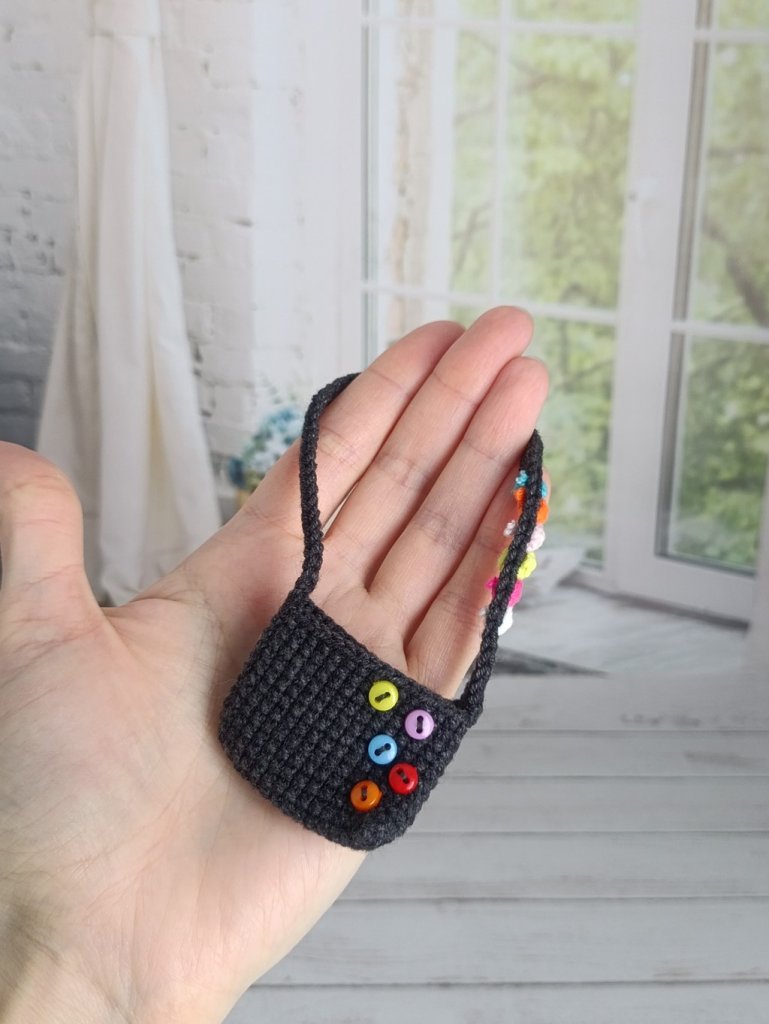 Кукла вязаная интерьерная «Шляпник»