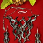 Комплект украшений черно-серебристые волны квиллинг — графика