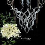 Комплект украшений черно-серебристые волны квиллинг — графика