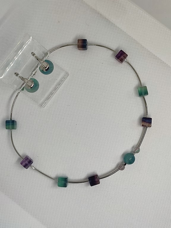 Флюорит в кубе