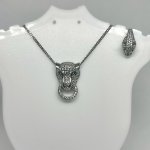 Пантера с зелеными глазами