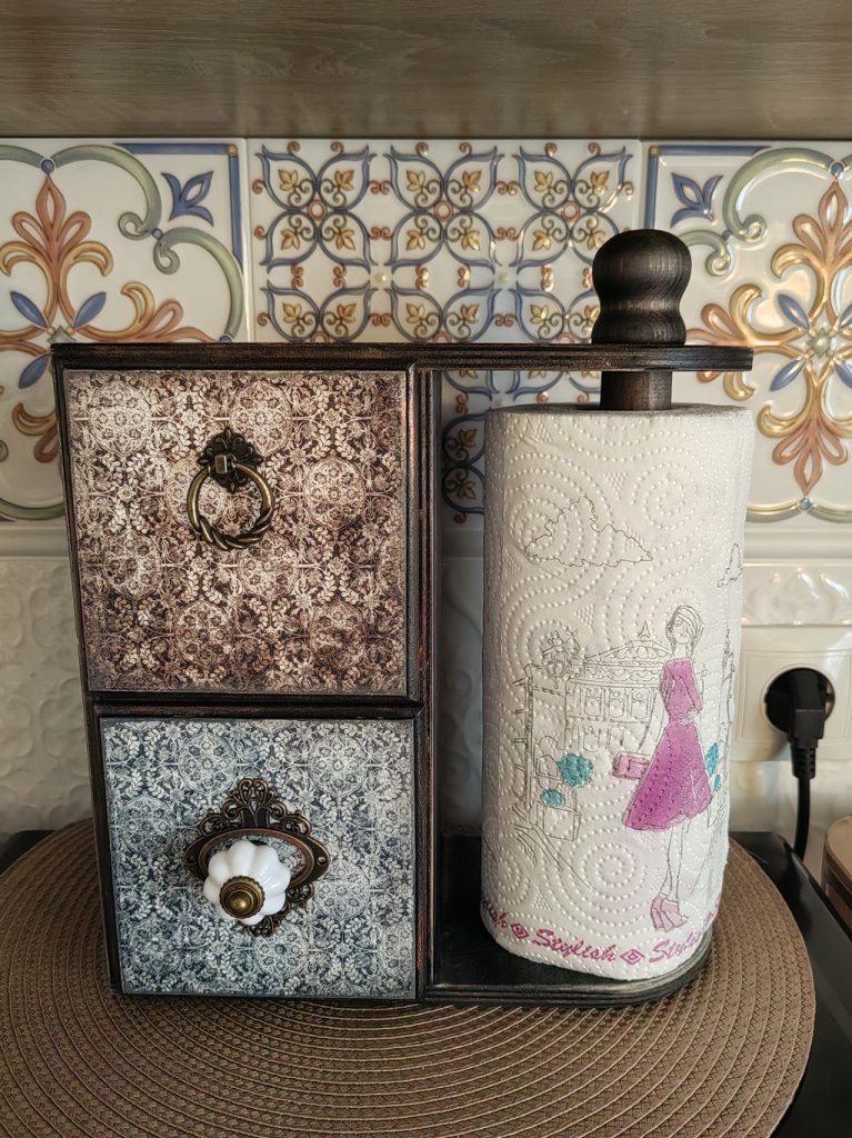 Полотенцедержатель с выдвижными ящиками