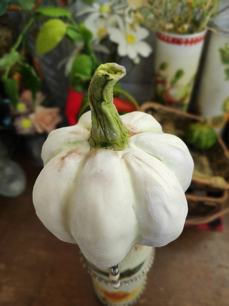 Тыква декоративная из холодного фарфора