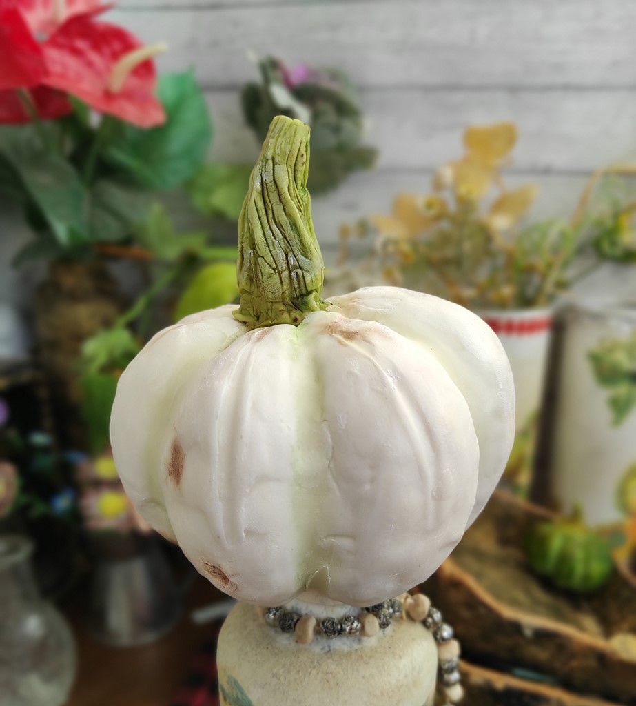 Тыква декоративная из холодного фарфора