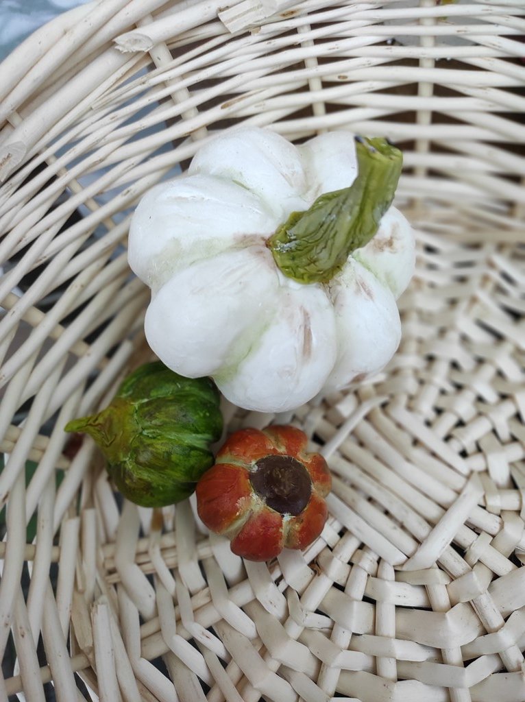 Тыква декоративная из холодного фарфора