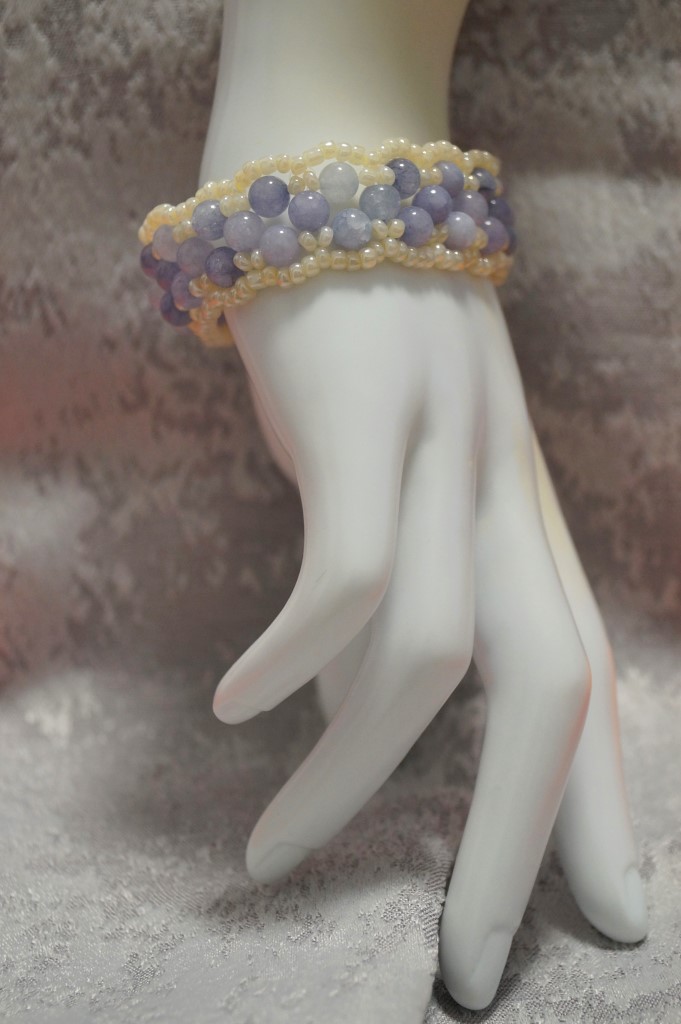 Женский браслет Волна из натурального камня аквамарин