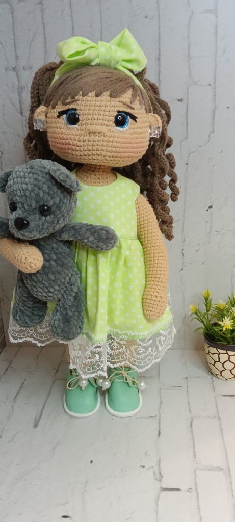 Вязаная интерьерная кукла