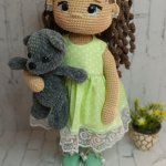 Вязаная интерьерная кукла