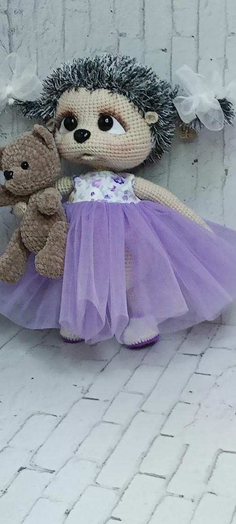 Вязаная игрушка ежик