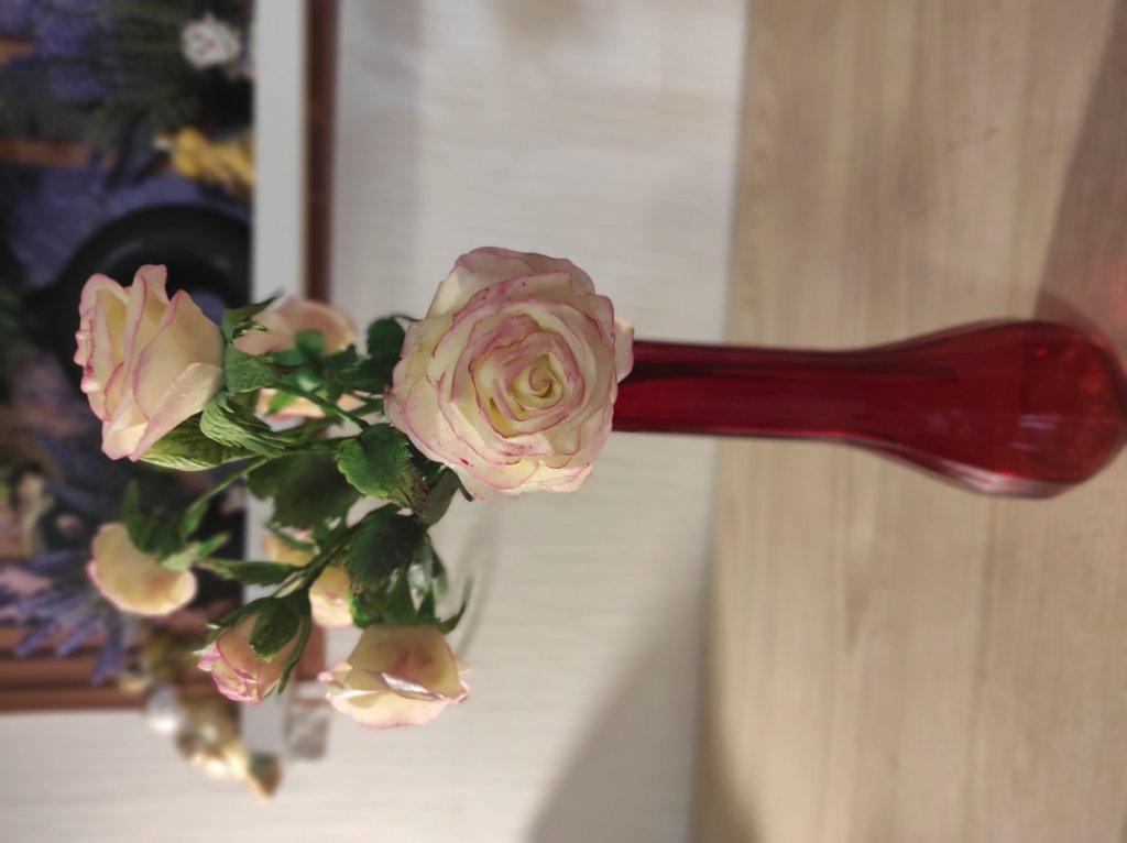 Ветка кустовой розы из холодного фарфора