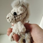 Вязаные игрушки. Брелок символ 2025 года. Лошадка