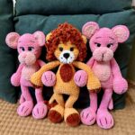 Вязаные игрушки. Львёнок. Розовая пантера.