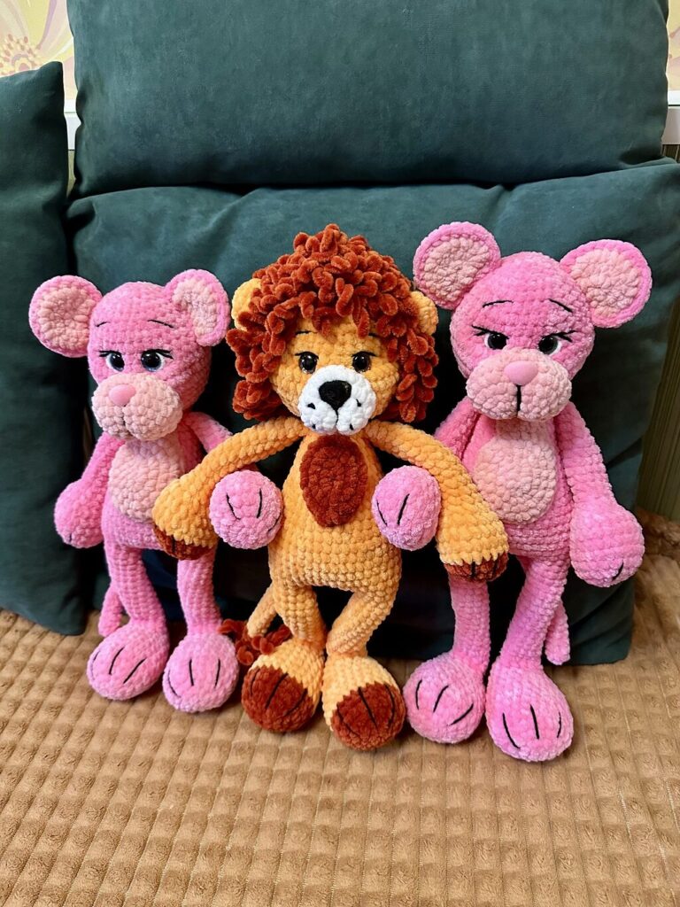 Вязаные игрушки. Львёнок. Розовая пантера.