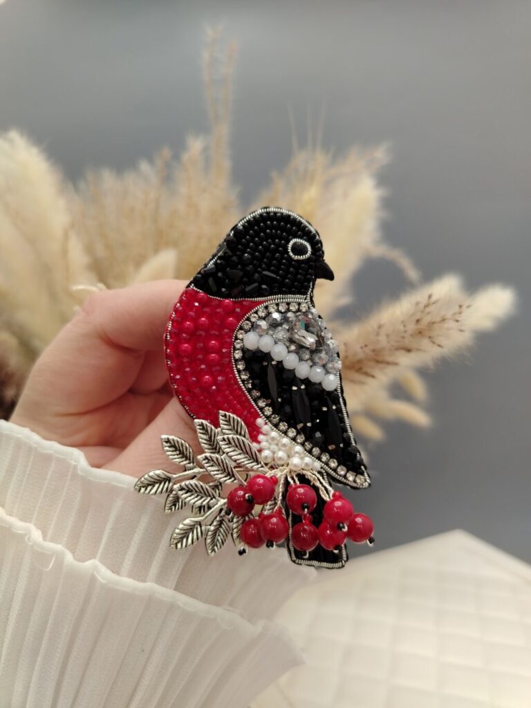 Брошь «Снегирь»