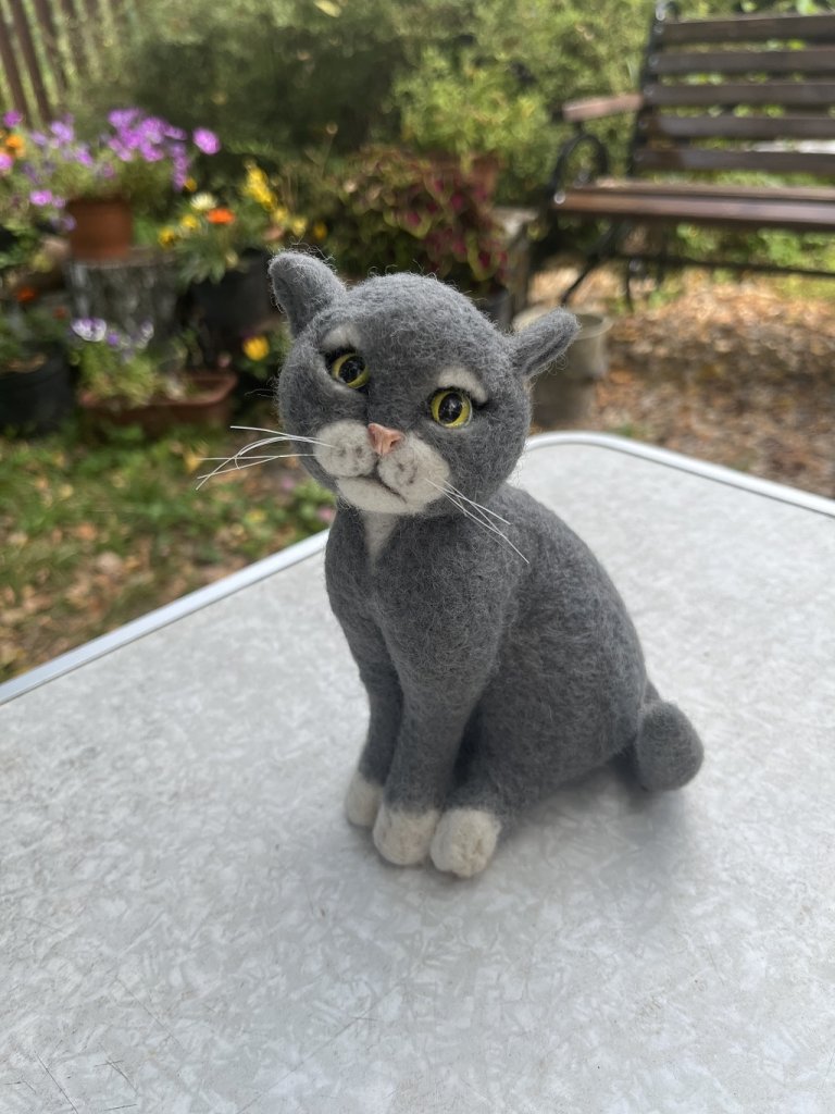 Котик. Игрушка из шерсти