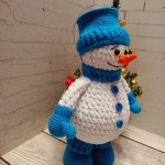 Вязаный снеговичок