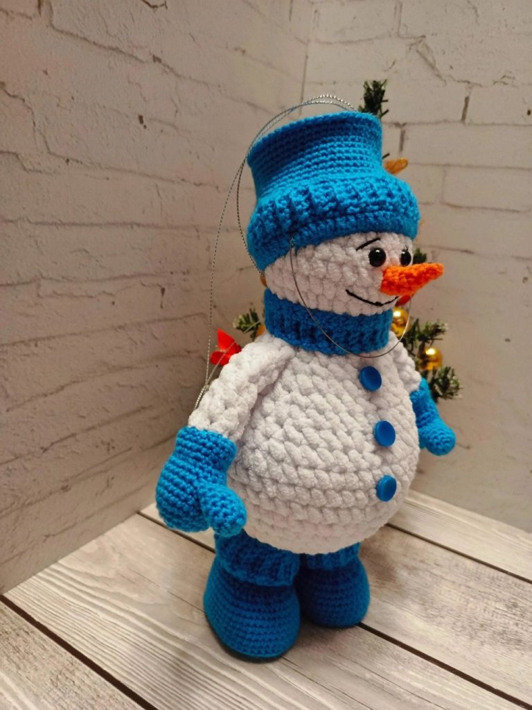 Вязаный снеговичок