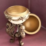 Интерьерное яйцо-шкатулка с грифонами