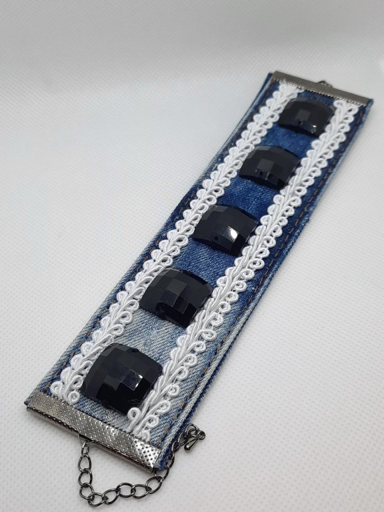 Браслет джинсовый