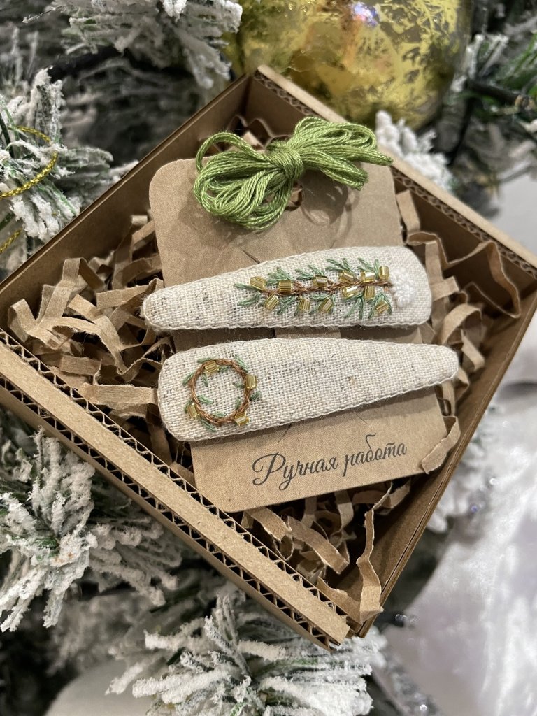 Заколочки с вышивкой «Новый год»