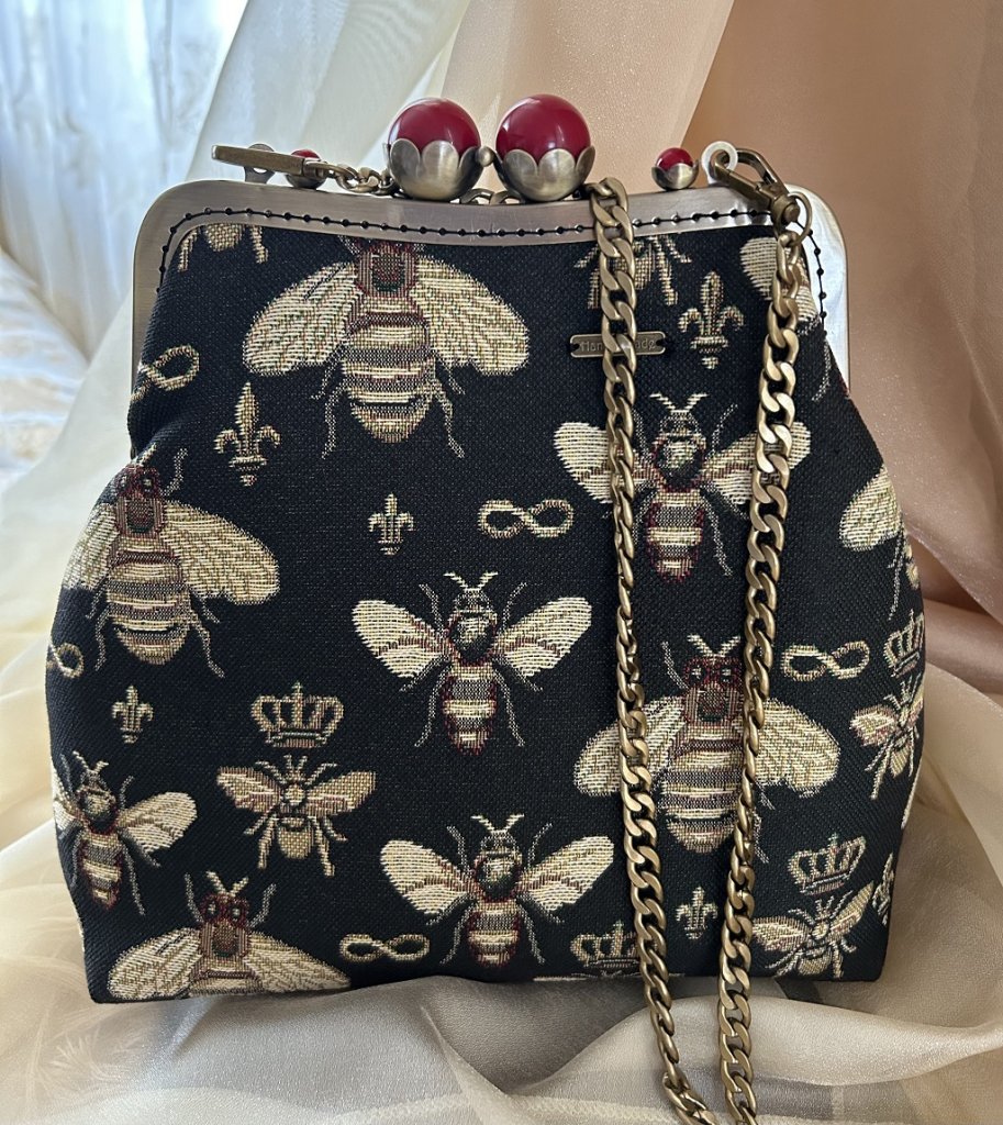 Сумочка с фермуаром «Королевские пчёлки»