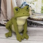 Лягушка. Игрушка из шерсти