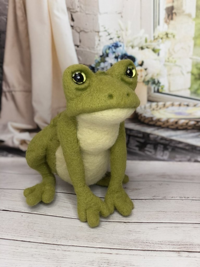 Лягушка. Игрушка из шерсти