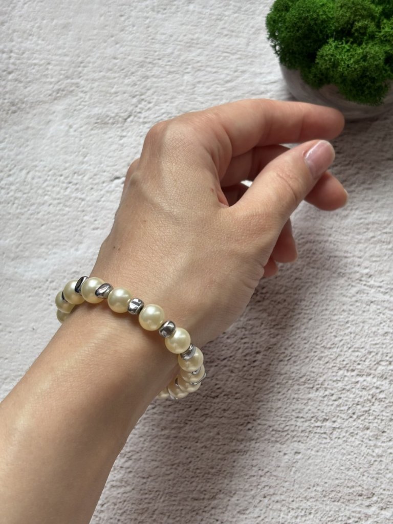 Браслет из сливочной майорки