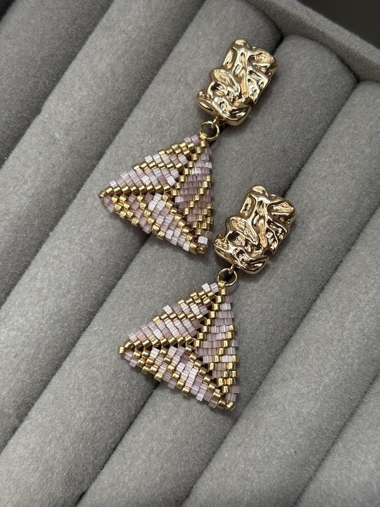 Серьги треугольники из японского бисера
