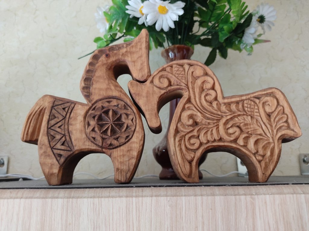Интерьерные фигурки. Коники — неразлучники