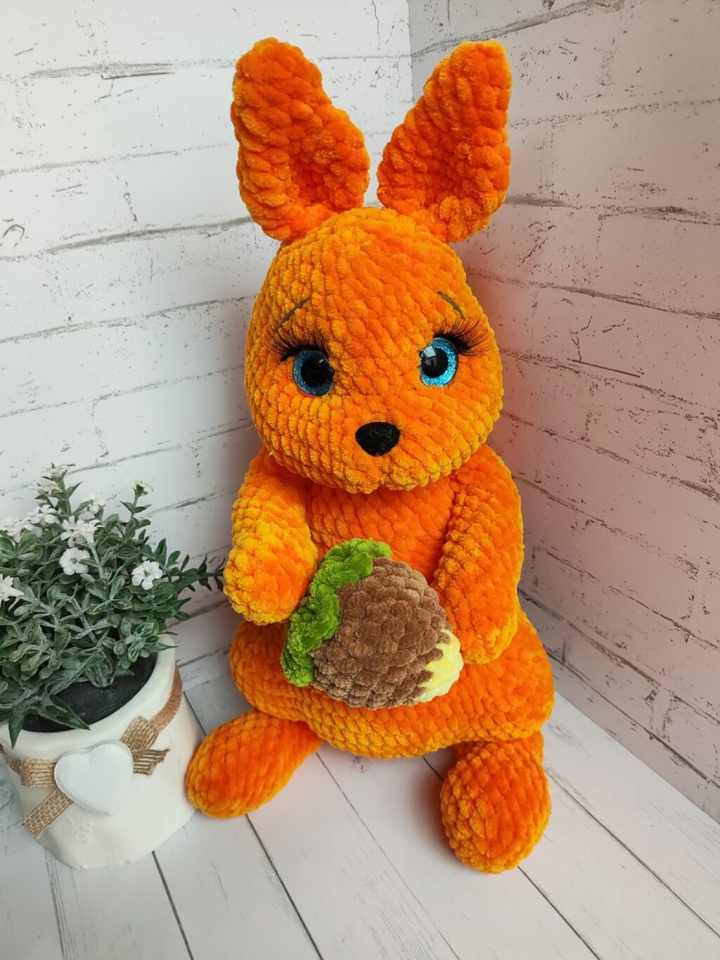 Белочка с орешком