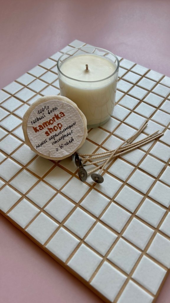 Свеча, которая пахнет карамельным попкорном