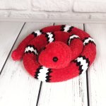 Игрушка вязаная змейка