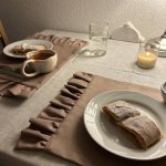 Столовая салфетка с рюшами коричневая