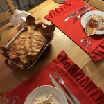 Столовая салфетка с рюшами красная