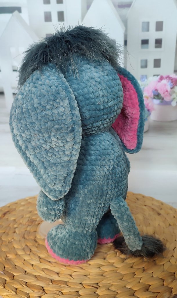 Ослик вязаный