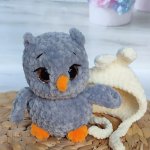 Сова в шапке вязаная