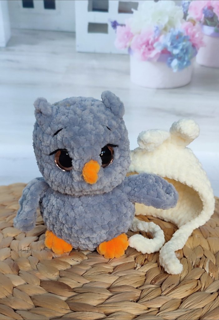 Сова в шапке вязаная