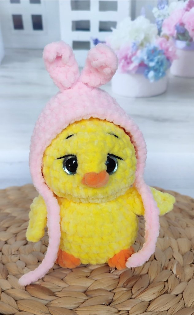 Утёнок в шапке вязаный