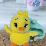 Утёнок в шапке вязаный