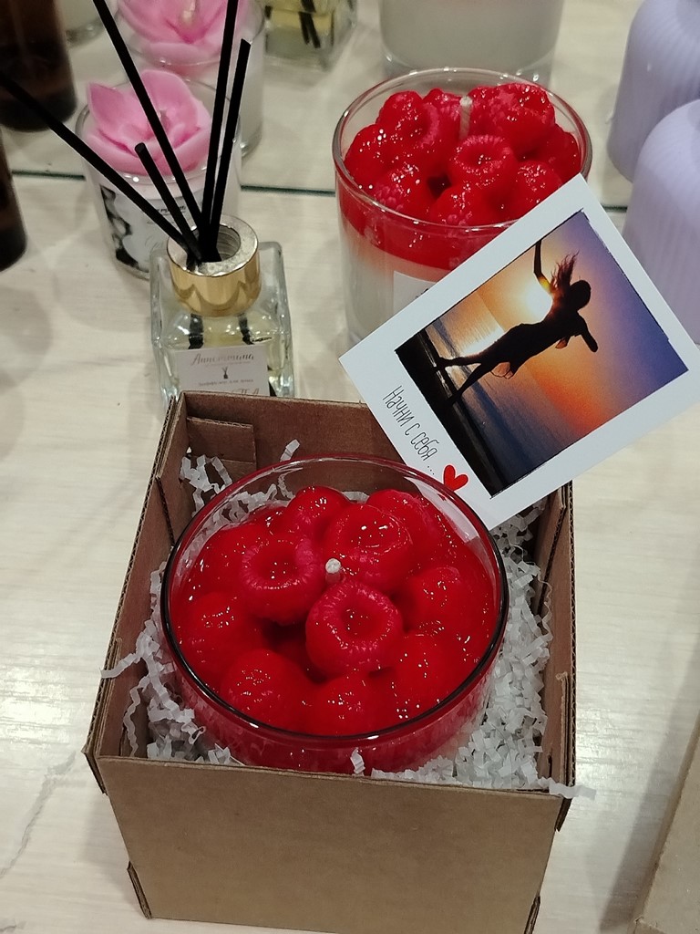 Интерьерная свеча,,Малиновый десерт «